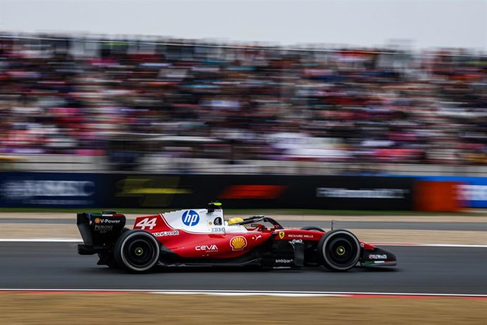 Lewis Hamilton, durante una carrera con Ferrari.