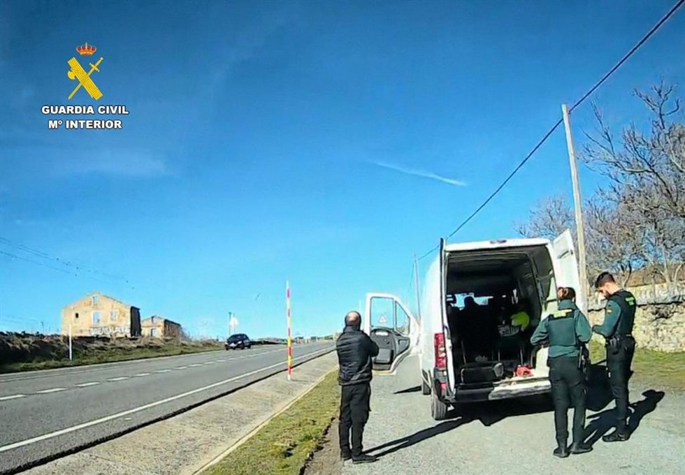 Archivo - Un momento de la detención de los sospechosos.