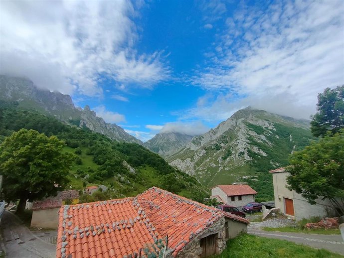 Archivo - Sotres, en Picos de Europa