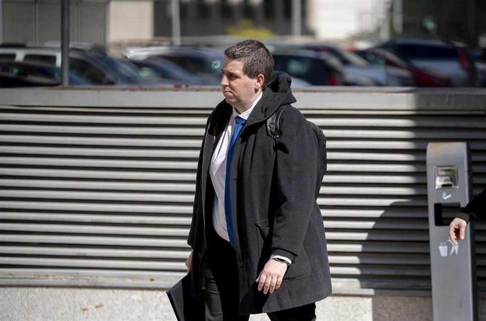El abogado de la víctima, Jorge Piedrafita, a su salida del Juzgado de Violencia sobre la Mujer Número 8, a 17 de marzo de 2026, en Madrid (España).
