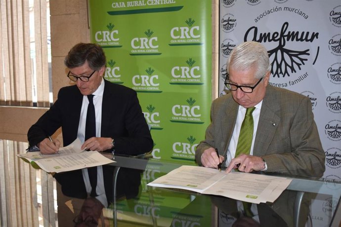 Amefmur y Caja Rural Central renuevan su alianza para impulsar la competitividad de las empresas familiares de la Región