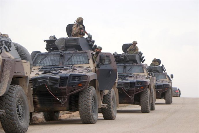 Archivo - Vehículos del Ejército sirio en Hasaka, Siria, en el marco de los procedimientos de integración de las Fuerzas Democráticas Sirias (FDS).