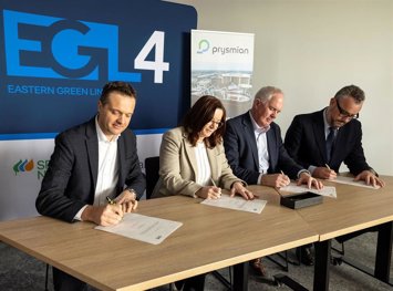 Fabrizio Traversi, Prysmian, vicepresidente sénior de gestión integrada de proyectos; Nicola Connolly, SP Energy Networks, CEO; Zac Richardson, National Grid Electricity Transmission, ingeniero jefe y director de ejecución de infraestructuras estratégicas