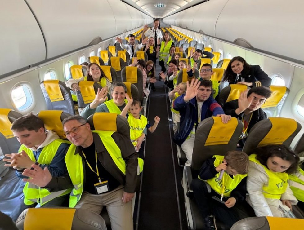 Archivo - Actividad organizada por Vueling para niños con TEA