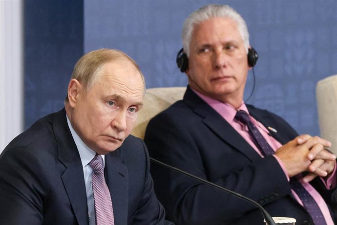 Archivo - El presidente de Rusia, Vladimir Putin, y Miguel Díaz-Canel, presidente de Cuba.