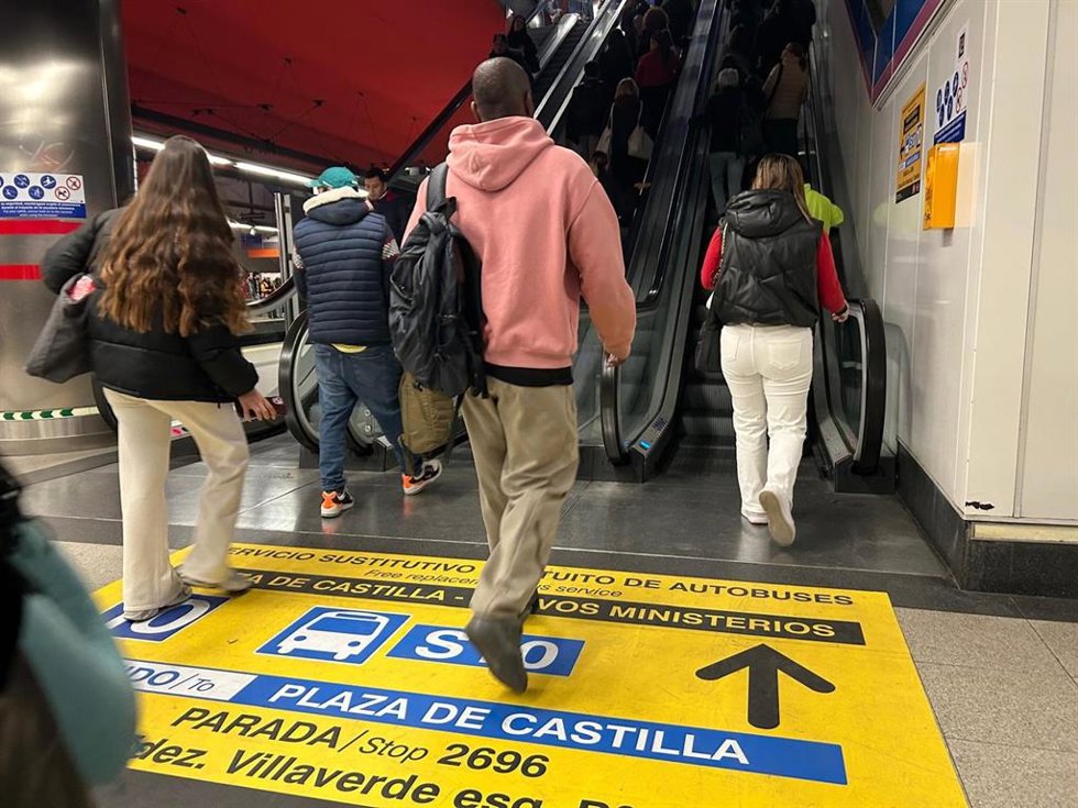 Primer día laborable con L10 cortada entre Nuevos Ministerios y Cuzco: desconcierto y temor a la vuelta de Semana Santa