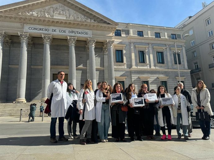 Un movimiento social recoge 100.000 firmas contra el Estatuto Marco y pide eliminar progresivamente guardias de 24 horas