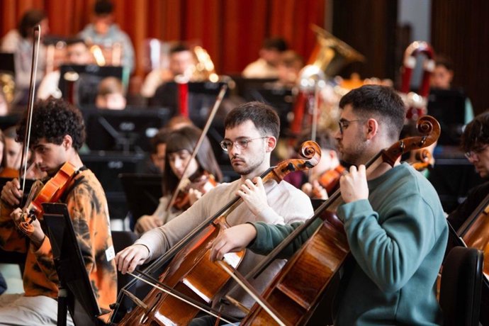 La Orquesta Joven de Andalucía prepara los conciertos en los teatros Villamarta de Jerez y Maestranza de Sevilla para su encuentro de primavera.
