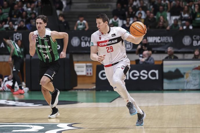 El ala-pívot croata del Luka Bozic (Coviran Granada), durante un encuentro de la Liga Endesa 25-26.
