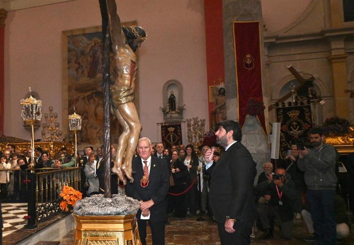 AMP.López Miras destaca la restauración del paso del Cristo del Perdón, que luce "en su esplendor" para este Lunes Santo