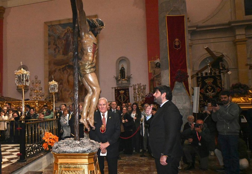 AMP.López Miras destaca la restauración del paso del Cristo del Perdón, que luce "en su esplendor" para este Lunes Santo