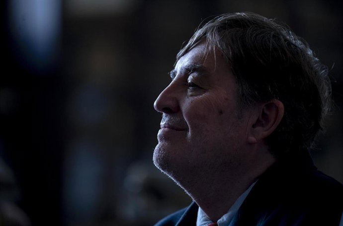 El director del Instituto Cervantes, Luis García Montero, interviene durante la presentación de la Moneda 8M-2026 en homenaje a Almudena Grandes, a 19 de marzo de 2026, en Madrid (España). Esta emisión forma parte de la serie anual de monedas dedicadas al