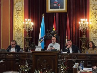 El alcalde de Ourense, Gonzalo Pérez Jácome, preside la sesión plenaria en el Ayuntamiento de Ourense