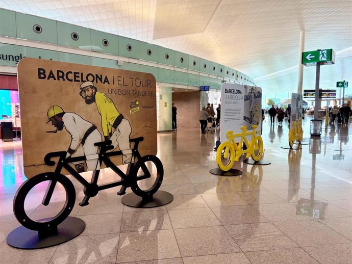 Imagen de la exposición en el Aeropuerto de Barcelona.