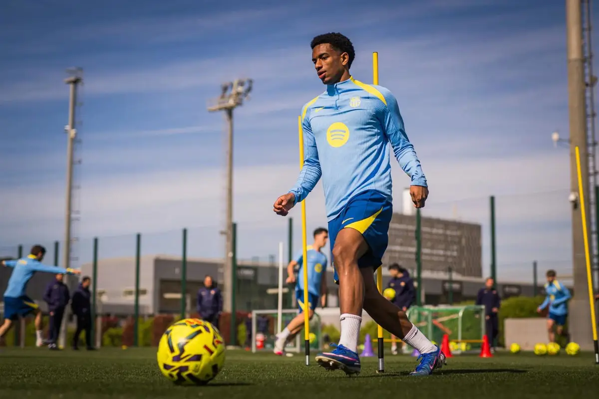 El jugador del FC Barcelona Alejandro Balde en un entrenamiento