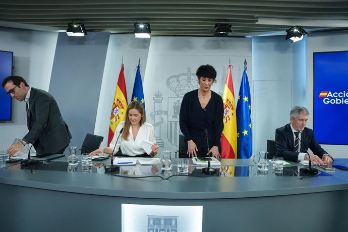 (I-D) El ministro de Economía, Carlos Cuerpo, la vicepresidenta tercera y ministra para la Transición Ecológica y Reto Demográfico, Sara Aagesen, la ministra de Inclusión, Elma Saiz, y el ministro de Interior, Fernando Grande-Marlaska