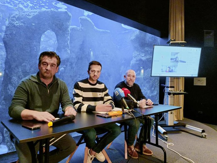 (De Dcha A Izda) El Concejal De Medio Ambiente Y Movilidad Sostenible De Gijón, Rodrigo Pintueles, El Director General De Agenda 2030 Del Gobierno Del Principado De Asturias, Juan Ponte, Y El Director Del Bioparc Acuario Gijonés, Alejandro Beneit.