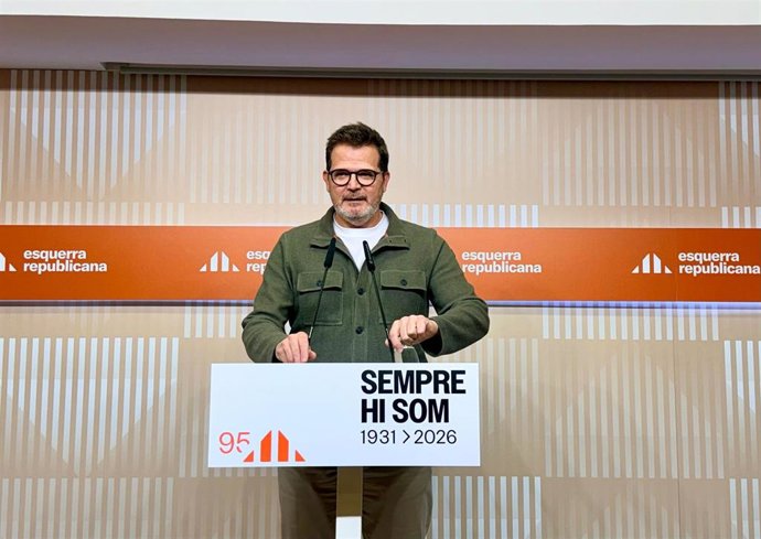 El vicesecretario de Comunicación y portavoz de ERC, Isaac Albert, en rueda de prensa.