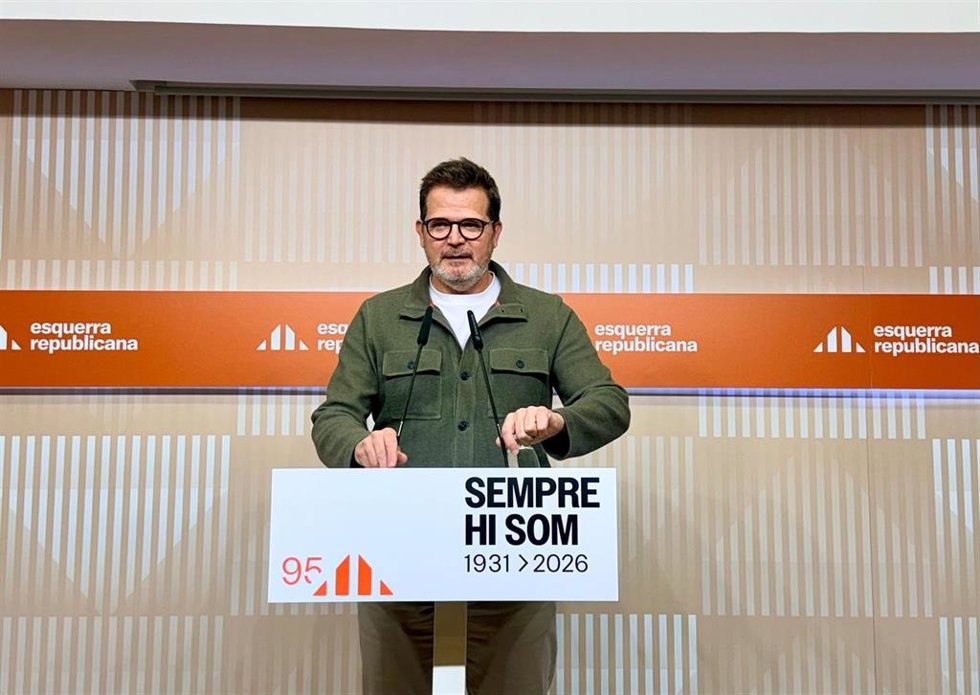El vicesecretario de Comunicación y portavoz de ERC, Isaac Albert, en rueda de prensa.