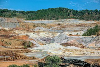 Archivo - Imagen de recurso de una explotación minera.