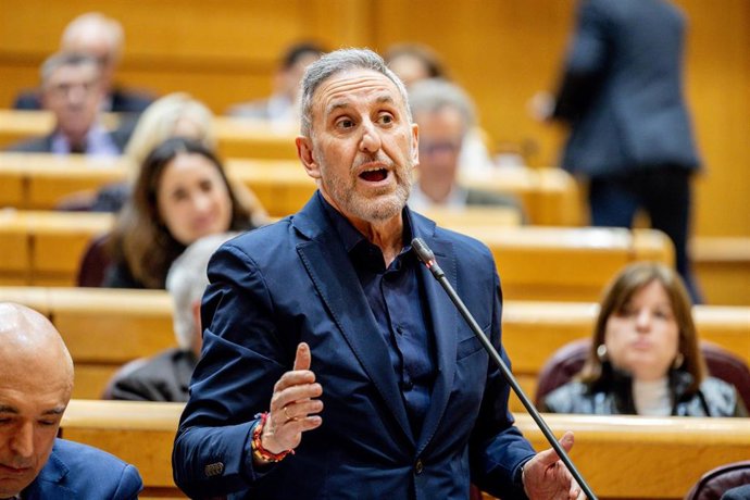 El senador del PSOE Alfonso Gil interviene durante una sesión de control al Gobierno en el Senado, a 3 de marzo de 2026, en Madrid (España). La sesión está centrada en la financiación exterior, migraciones y memoria democrática, entre otras cuestiones. Ad