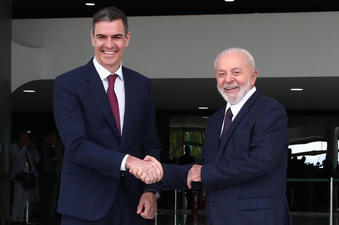 Archivo - Pedro Sánchez, en una reunión con Lula da Silva en Brasilia.