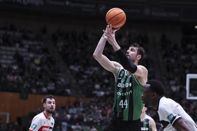 El pívot del Asisa Joventut Ante Tomic