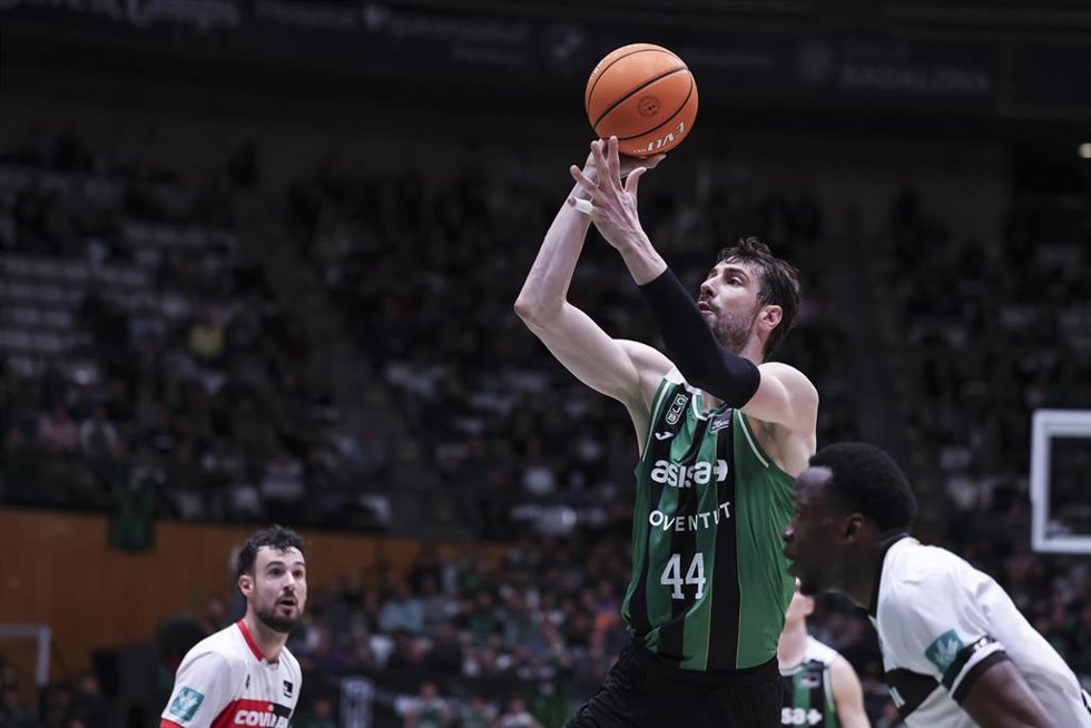 El pívot del Asisa Joventut Ante Tomic