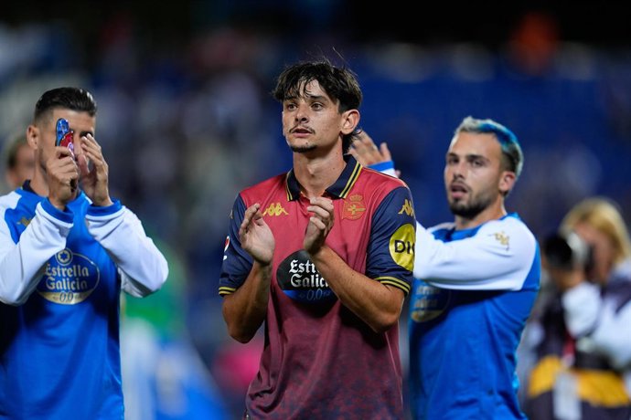 Archivo - Charlie Patino of Deportivo La Coruna greets the supporters during the Spanish league, LaLiga Hypermotion, football match played between CD Leganes and Deportivo La Coruna at Butarque stadium on September 1, 2025, in Leganes, Madrid, Spain.