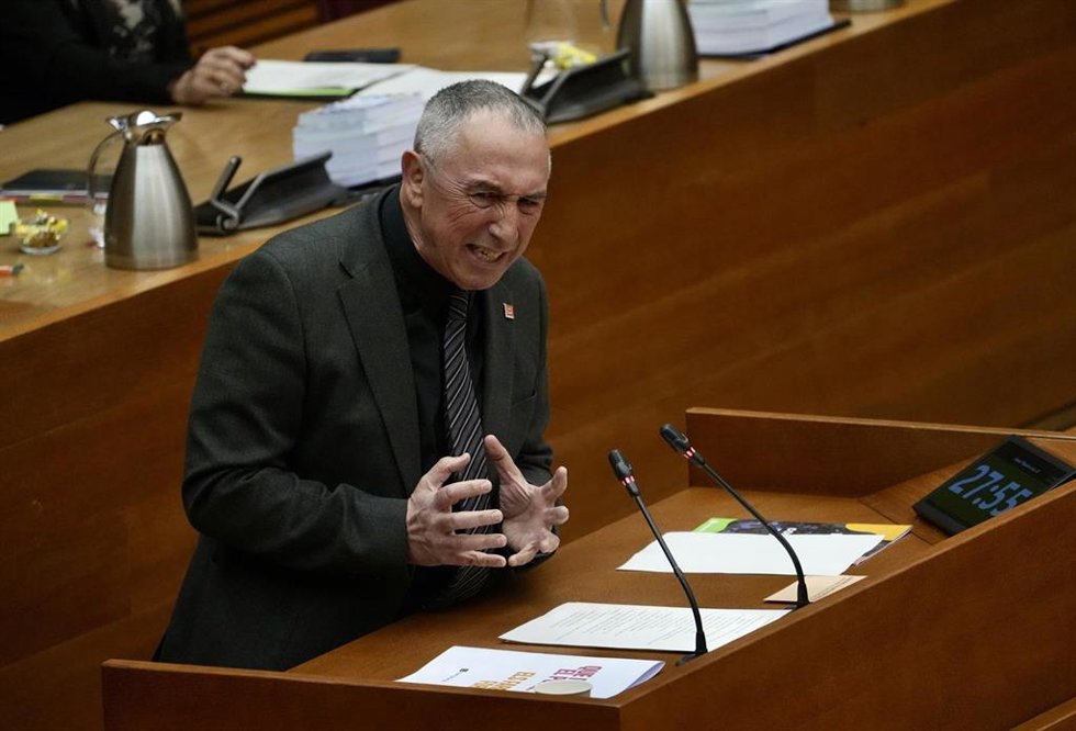 Archivo - El síndic de Compromís, Joan Baldoví, durante un debate en Les Corts