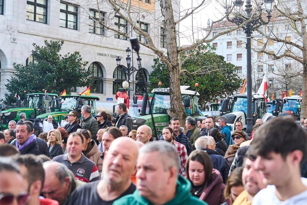 Archivo - Imagen de archivo de una tractorada en Santander contra el acuerdo de Mercosur