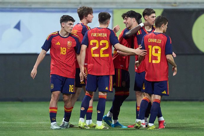 La selección española Sub-21 celebra un gol ante Chipre en la fase de clasificación al Europeo de la categoría de 2027.