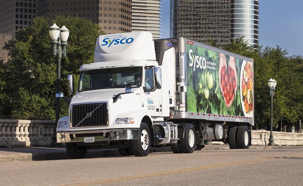 Archivo - Camión con el logo de Sysco.