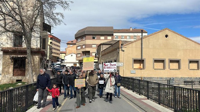 Concentración de los vecinos de Arcos de Jalón este lunes.
