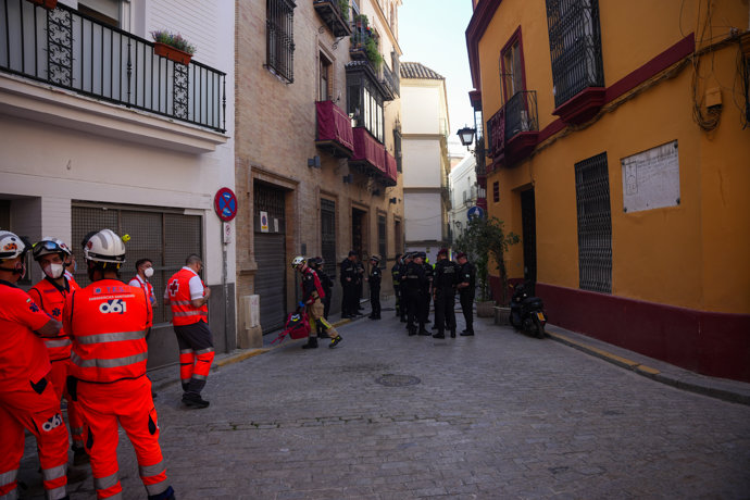 Incendio en calle Pajaritos con Francos en Sevilla