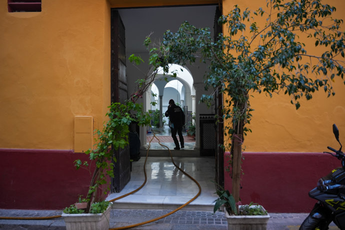 Incendio en calle Pajaritos con Francos en Sevilla