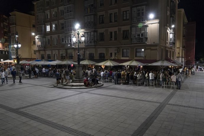 Archivo - Locales de ocio nocturno en el centro de Santander 