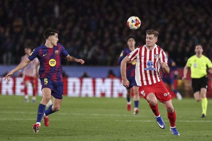 Pau Cubarsí y Alexander Sorloth en el FC Barcelona-Atlético de Madrid de semifinales de Copa del Rey