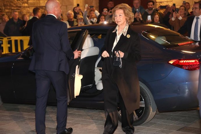 La Reina Sofía asiste al tradicional concierto de Semana Santa en beneficio de Proyecto Hombre Baleares, este lunes en la Catedral de Mallorca, en Palma.