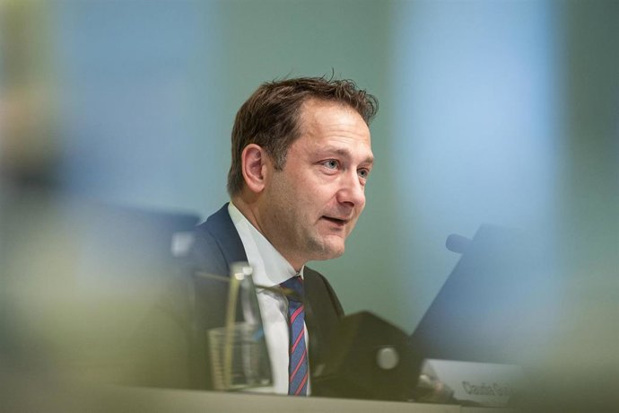 Archivo - El comisario europeo de Agricultura y Alimentación, Christophe Hansen, interviene en una rueda de prensa durante la Semana Verde en Berlín