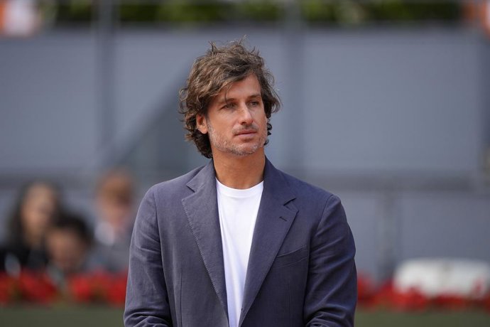 Archivo - Arquivo - Feliciano López é fotografado durante a cerimônia de entrega de troféus após a final de duplas masculinas do Mutua Madrid Open 2025 - ATP Masters 1000, realizada na Caja Mágica em 3 de maio de 2025, em Madri, Espanha.