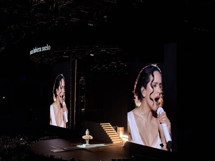 La artista Rosalía, en el primero de sus conciertos en Madrid