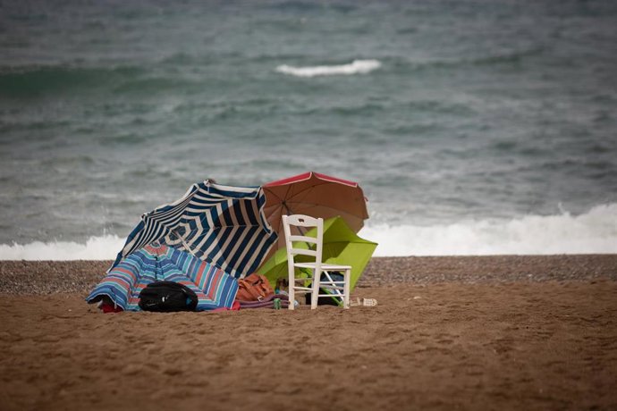 Archivo - La playa de la Barceloneta, a 4 de agosto de 2021, en Barcelona, Catalunya (España).