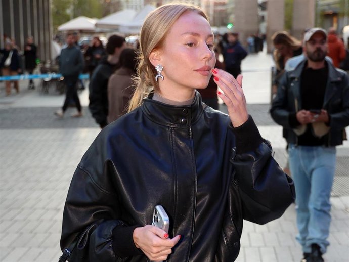 Ester Expósito llega al Movistar Arena para asistir al concierto de Rosalía