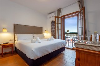 Archivo - Habitación de un alojamiento de Tugasa en Algar