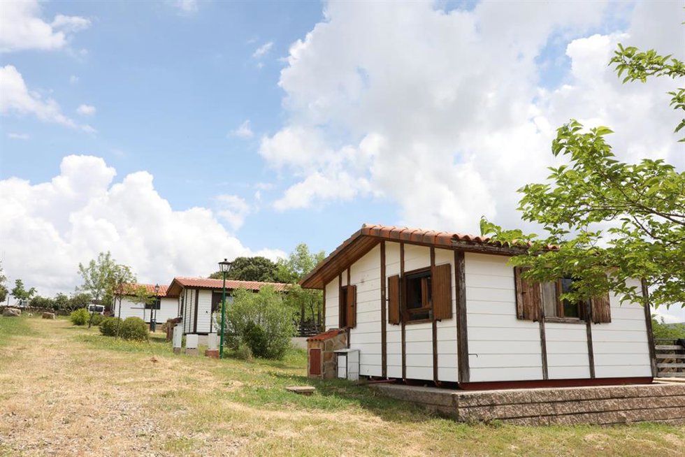 Archivo - Bungalows del Camping Monte Holiday en Gargantilla del Lozoya.
