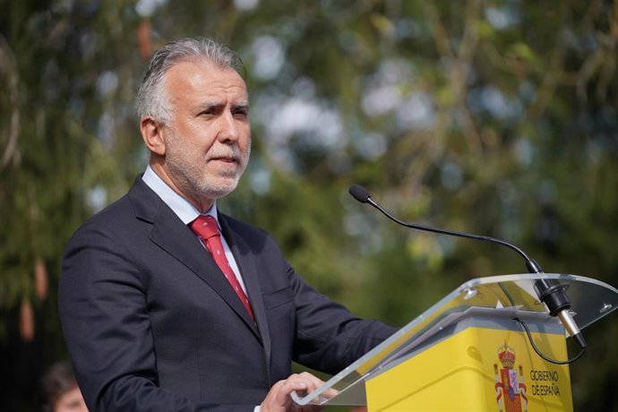 Archivo - El ministro de Política Territorial y Memoria Democrática, Ángel Víctor Torres, interviene durante el acto de toma de posesión de la nueva delegada del Gobierno en Euskadi, en la Delegación del Gobierno, a 21 de marzo de 2024, en Vitoria-Gasteiz