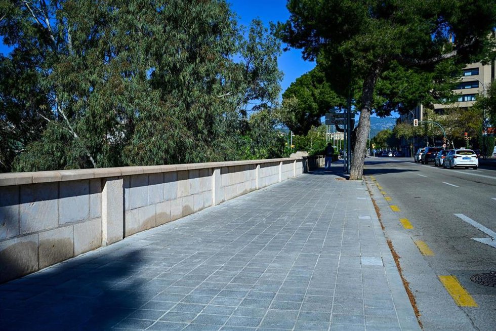 Muro de marés del torrente de Sa riera por el camino de Jesús
