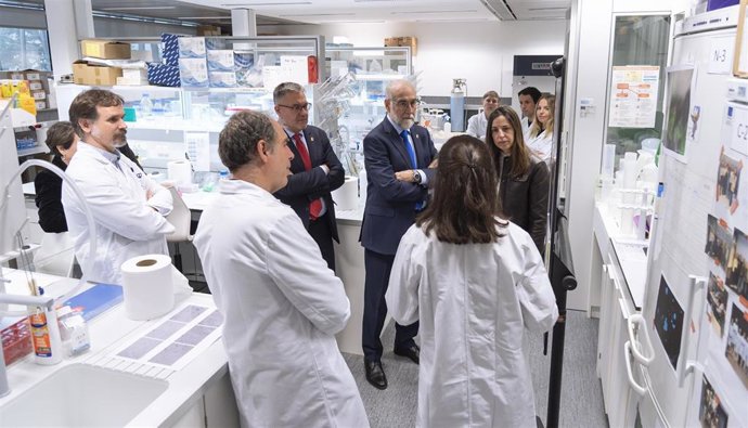Archivo - Otro momento de una visita anterior a Navarrabiomed.