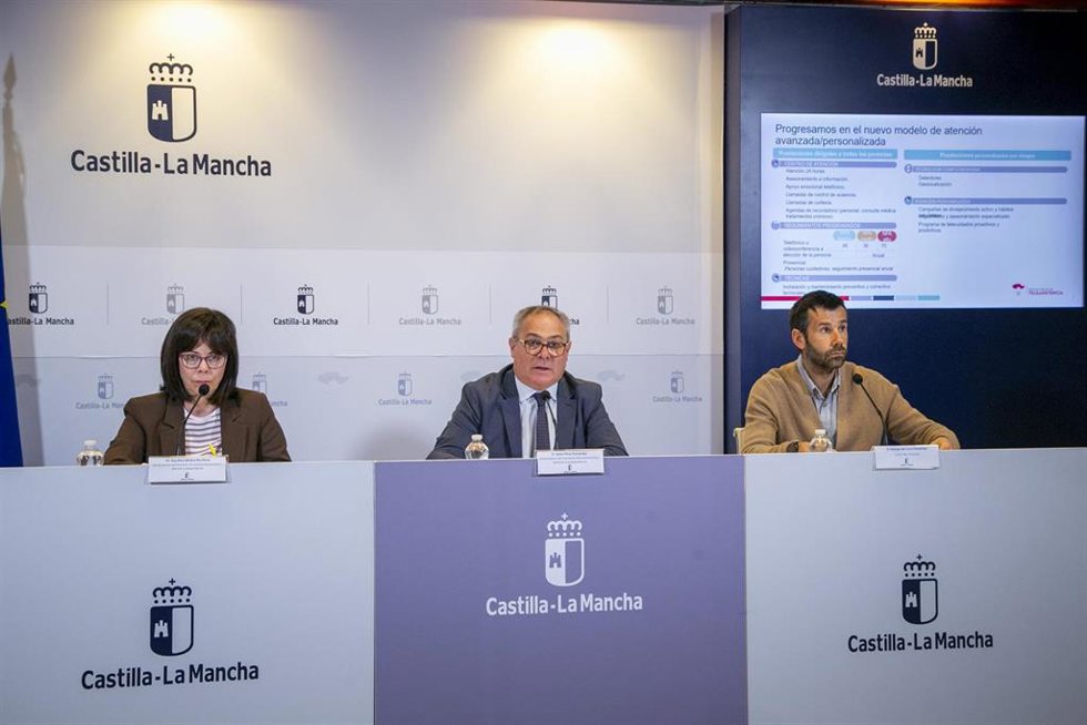 El viceconsejero de Promoción de la Autonomía y Atención a la Dependencia, Javier Pérez, en la rueda de prensa.